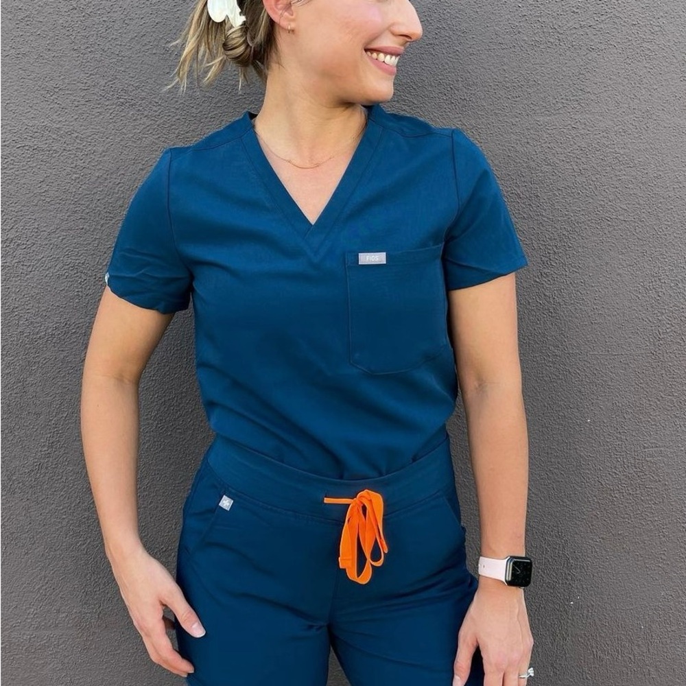 NWOT FIGS LIMITED EDITION DEEP REEF SCRUBS
